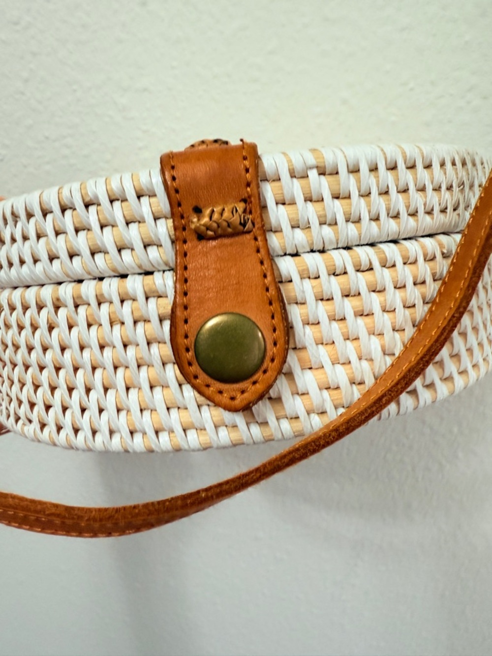 White Round Woven Rattan Crossbody Bag Genuine Leather Strap - Picture 8 of 13